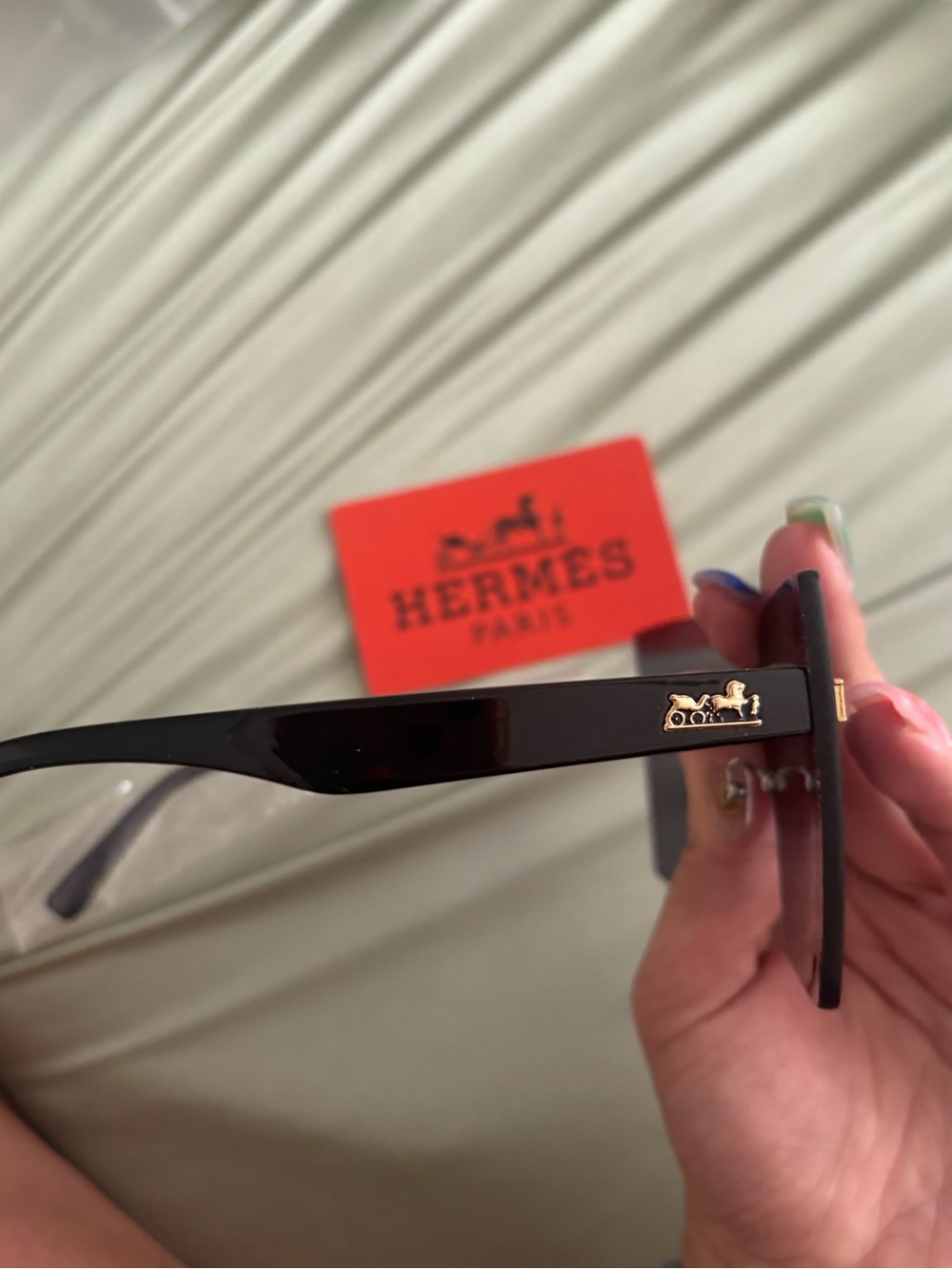 Hermès Women’s Oversized Shield Sunglasses in Black with Gold H Details - Picture 4 of 5